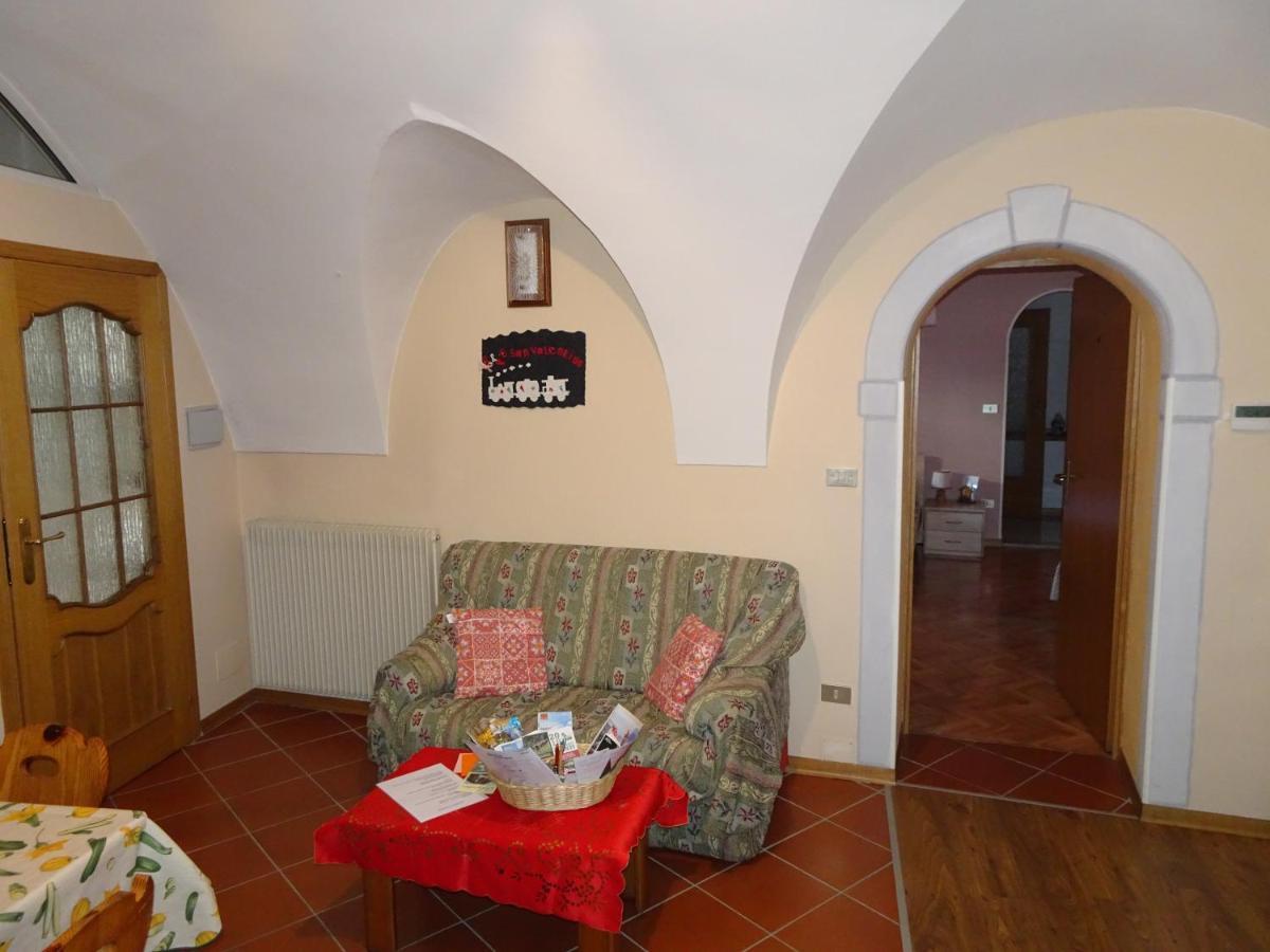 B&B San Valentino Giovo Bagian luar foto